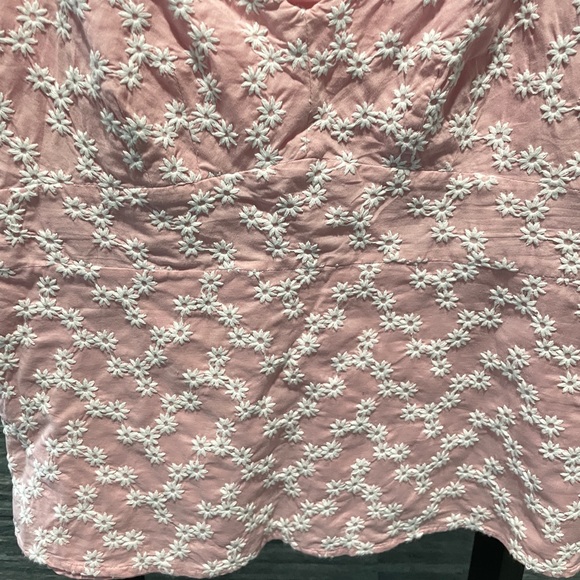 Liz & Co Embroidered Top - Picture 3 of 14